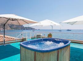 Sirina Tao Beach, villa in Taormina