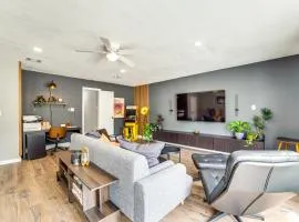 Spacious Family Home, 5 Mi to Galleria Dallas!