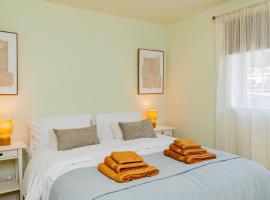 Fresh, stylish apartment, hotel em Sherborne Saint John