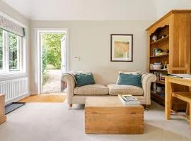 Cosy Country Cottage