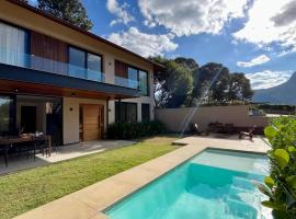 Casa 08 Monte Boa Vista - Piscina Privativa, Sauna e Ofurô de Imersão, отель в городе Терезополис