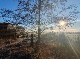 Tiny House Lau at Glamping Verbaarum, minicasa en Bedum