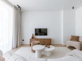 Elegant Design Apartment Liselot Near the Beach, hotel in Knokke-Heist