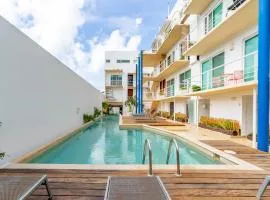 Duplex with Rooftop Plunge Pool short walk to Beach