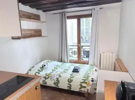 Elegant Studio near Pompidou Center