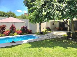 Burgos Cuernavaca Pool Terrace & Garden, Hotel in Temixco