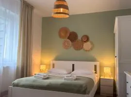 City Center & Free Parking - Rest & Nest Boho Deluxe Apartment