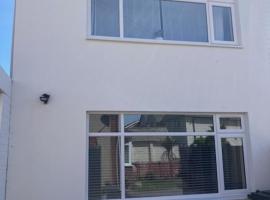 House By The Sea, hotel i Prestatyn