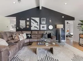 Lakefront Paradise with Firepit