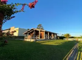 QUARTO em Casa de Madeira no Alto da Serra - PetFriendly