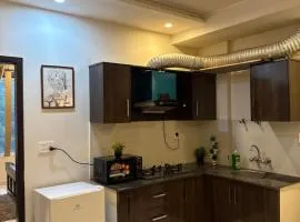 Eiffel View With Gaming & Comfort