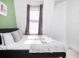 Strand Central Apartments 4th Floor