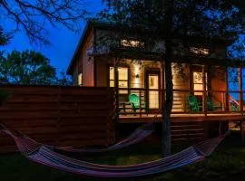 Bluebonnet Waterfront Cottage with Hot Tub