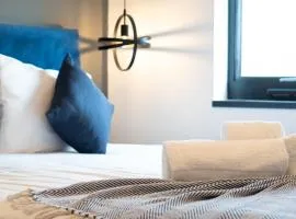 Adam Court Apartments - PE1 - Contractor Friendly - Choice of Studios or 1 Bed Apartments - Free Parking - Sofa Beds - Sky TV - Full Kitchen - Washer Dryer - WiFi