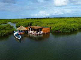 Maison flottante SWEET MALBALY - chambre double - vue imprenable sur mer- iles du saloum, cottage ở Fatick
