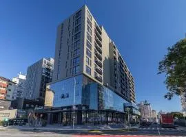 Viva trindade em frente à UFSC, prédio completo com food-hall