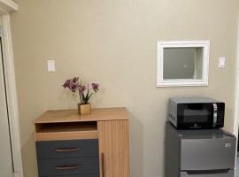 360 Rokview Suites Cozy 1BR Private Suite, hotel in Kupuis