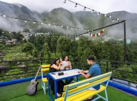 Shalom Backpackers Dharamkot McLeodganj, hotel in McLeod Ganj