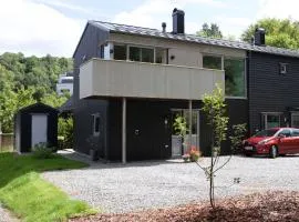 Peaceful, modern home, central with free parking