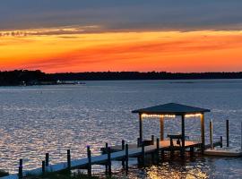 Relax,Fish,Grill,Chill! Pup,Kid Friendly Riverfront Paradise! Amenities,Gameroom, hotel v destinaci Sneads Ferry