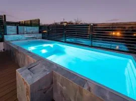 NEW Luxury home with Rooftop Heated Pool-Sleeps 12