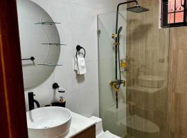 casa con piscina cerca de la playa Caleta 8 mnt de casa de campo Residencial los garcia la romana, villa in La Romana