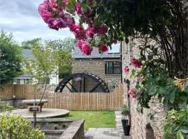 FLOUR MILL HOUSE at PITKERRO MILL, 4 double bedrooms, TVs, 3 en-suite, separate shower, wc, fully equipped kitchen, games room, large family lounge, private parking, WiFi, private garden and courtyard, long stay rates available through Honeycomb Hosts