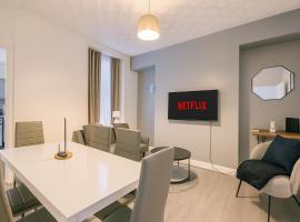 Stunning 5 Bedroom Home in the Heart of Swansea - Snooker Table, WiFi & Parking!, hotel in Swansea