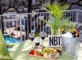Shared Heated Pool Balcony BBQ Near Downtown
