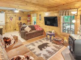 Horses Welcome! 5-Acre Jamestown Home with Gas Grill, hotel v destinaci Jamestown