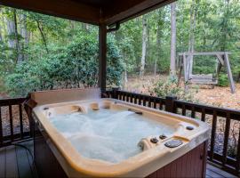 Mossy Rock Retreat - Hot Tub, Fire Pit, Near Falls, ξενοδοχείο σε Mentone