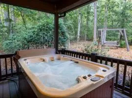 Mossy Rock Retreat - Hot Tub, Fire Pit, Near Falls