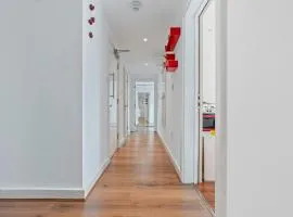 Fabulous Stays Perfect Long in City Centre Stay Smart Tv Each Room FREE WiFi AND Parking