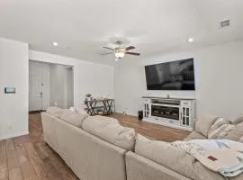 4 Bedroom Modern Oasis Near Sequoias