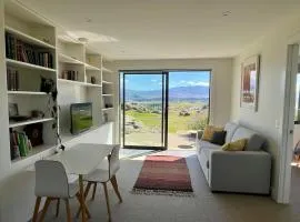 Mountain and river view retreat
