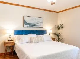 2 Bedroom ,King Bed,Tvs, Kids essentials, office, Grill, Crib, in Bond park