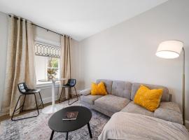 Cozy Charm - Peace & Comfort, ξενοδοχείο σε East Moline