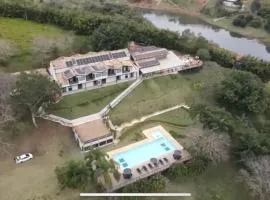 Igaratá: refúgio em meio a natureza com piscina