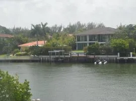 WATERFRONT STUDIO COZY WITH WATERVIEWs