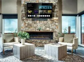 Luxury Log Home with a Hot Tub