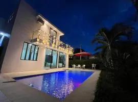 Sunset Private Villa in Ricaurte