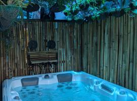 Eagle Ridge Family Vacation House, hotel com banheiras de hidromassagem em General Trias