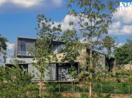 StayVista at The Solitaire Home with BBQ, Lawn, AC