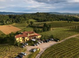 Nema, Hotel in Mossa