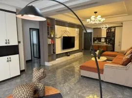 SmileNest Downtown 3 Beds for 6-10 Guests Attraction Ticket Service to Mountain Ideal for Families Group Stays
