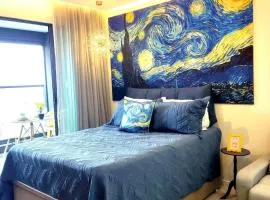 VAN GOGH-SE Studio privado com Rooftop, garagem, piscina aquecida