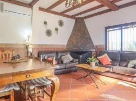 Spacious Villa in Guillena with Garden and Private Pool, Hotel in Guillena