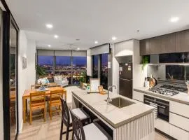 City Beach Brisbane Queens Wharf -Spectacular River Views - Sleeps 6