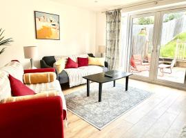 New Five bed house with parking in St leonards, khách sạn ở St. Leonards