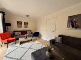 Spacious 5BR, Cheltenham Town centre, inc parking
